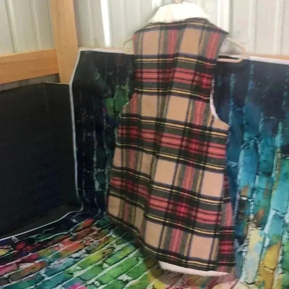 Maurices vest open front plaid fuzzy liner size small - Picture 3 of 10
